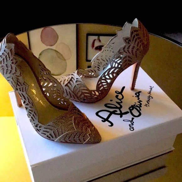 Alice + Olivia Dina-Floral Lizard-Print Cutout Pump - Picture 3 of 9